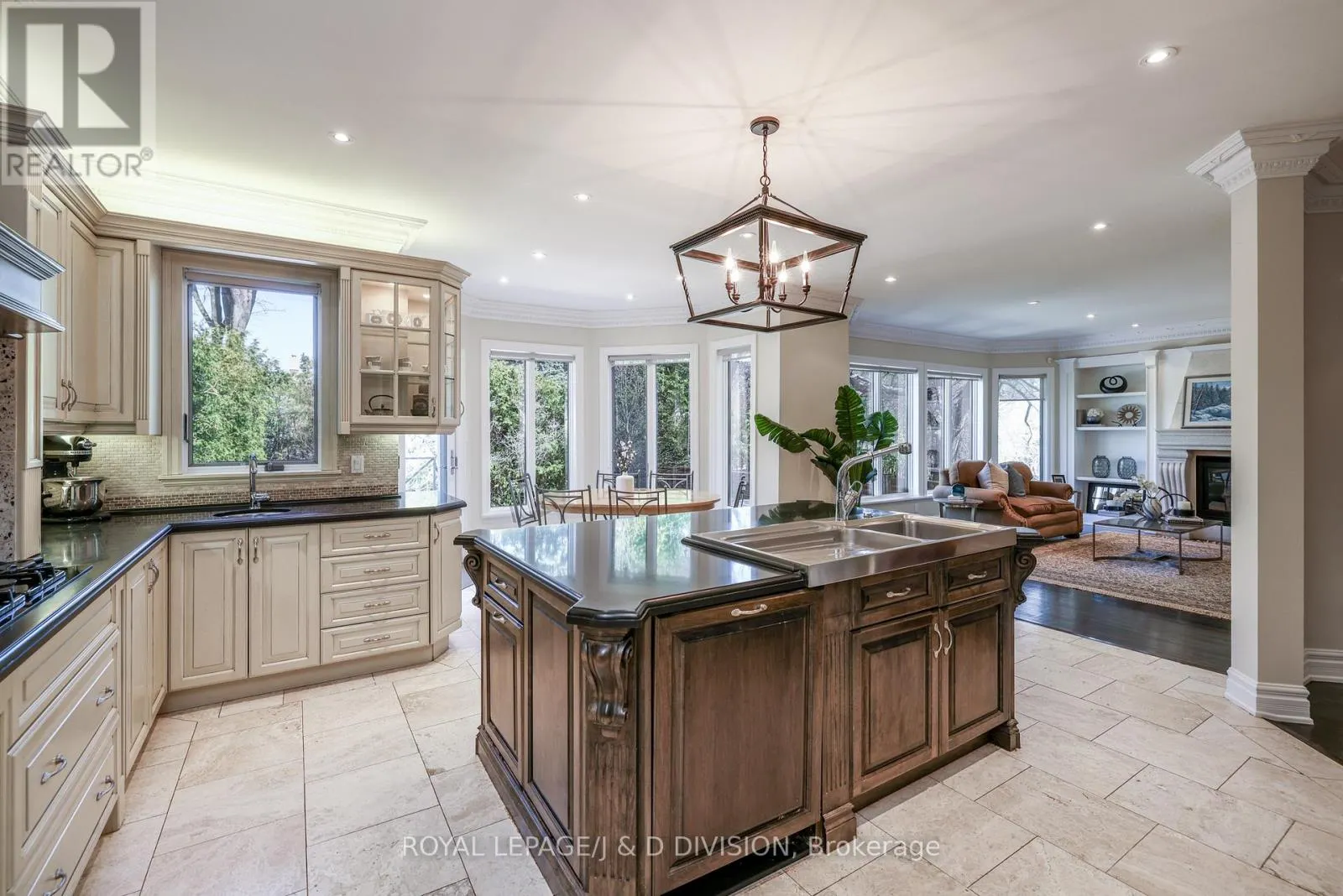 82 MUNRO BOULEVARD