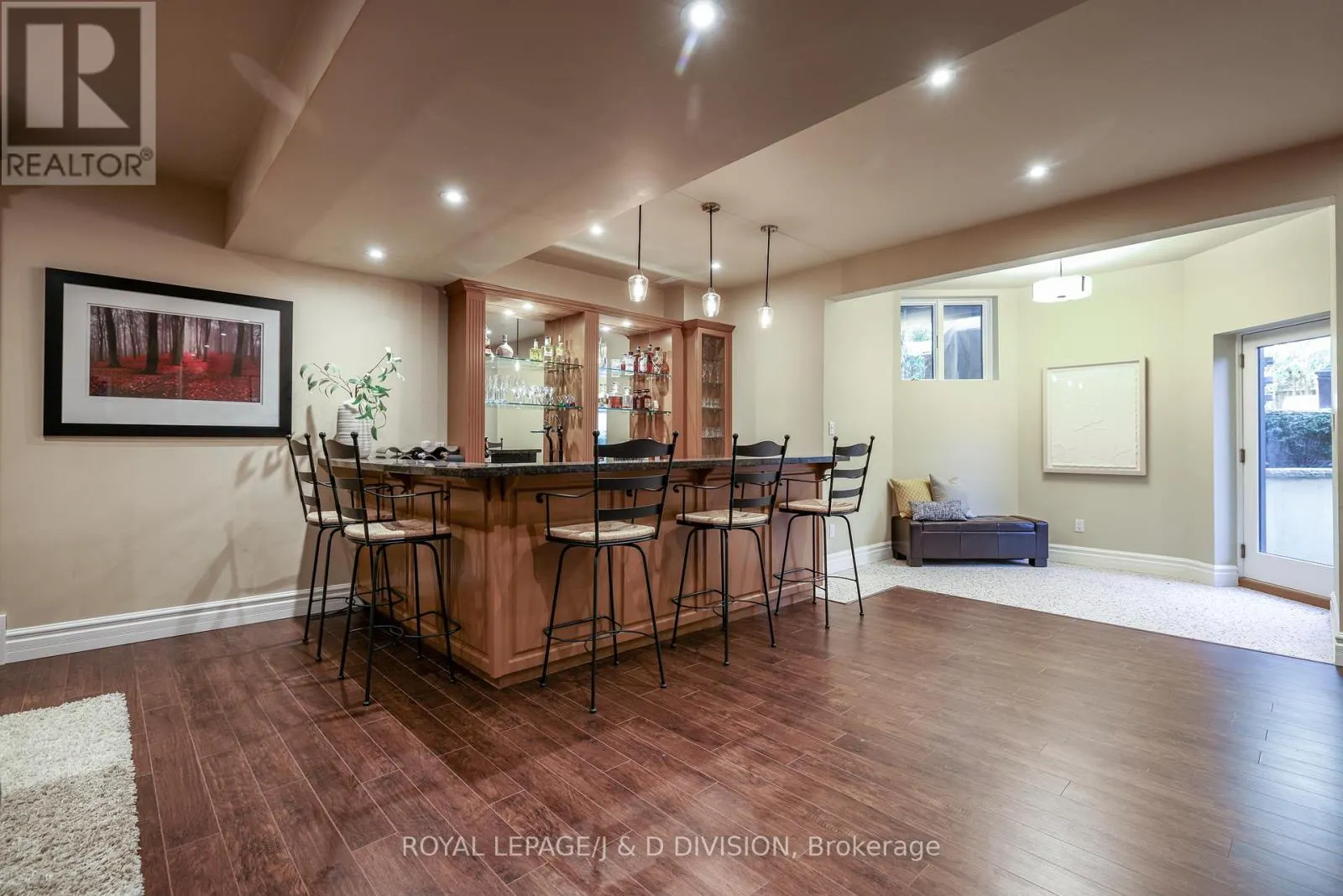 82 MUNRO BOULEVARD