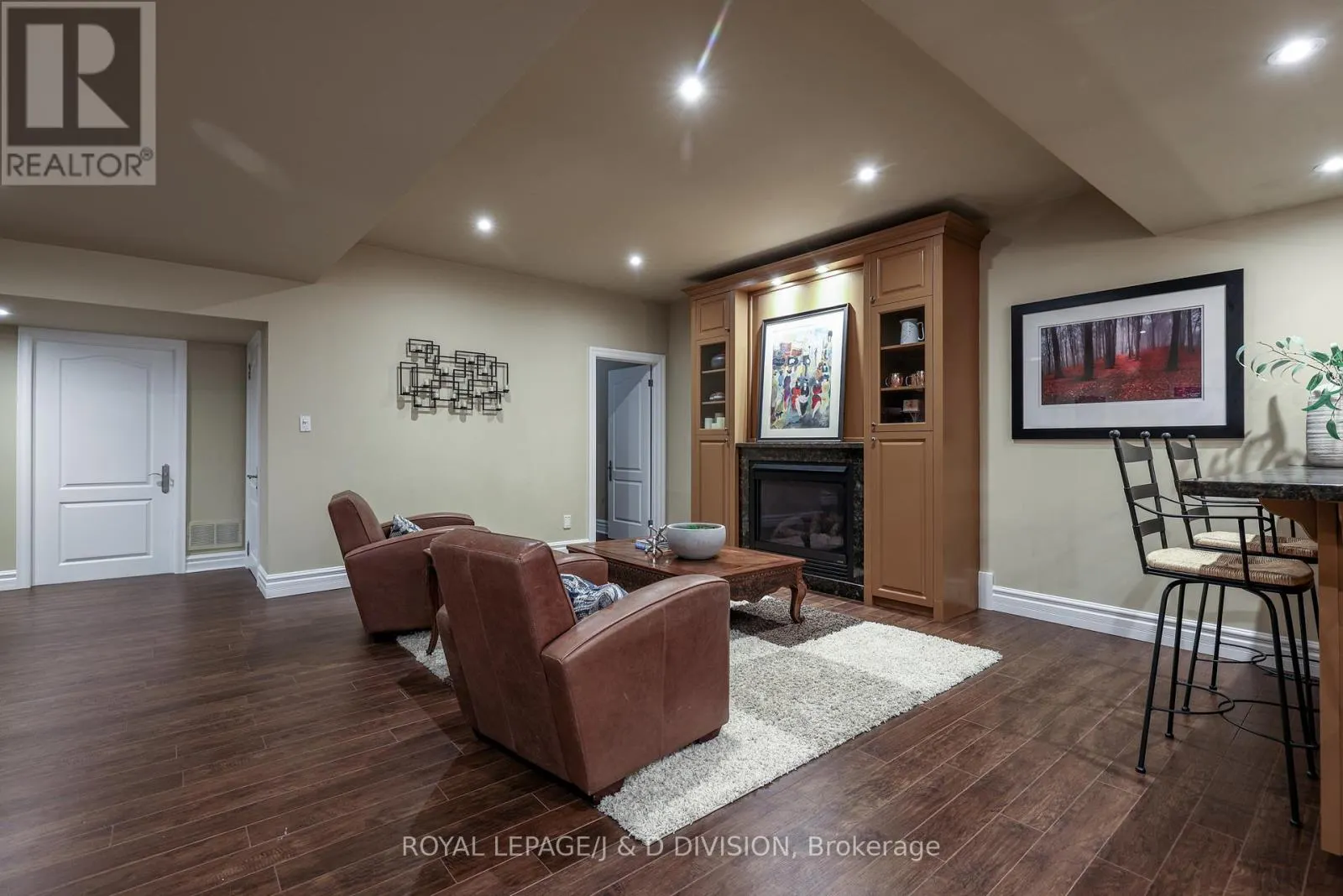 82 MUNRO BOULEVARD