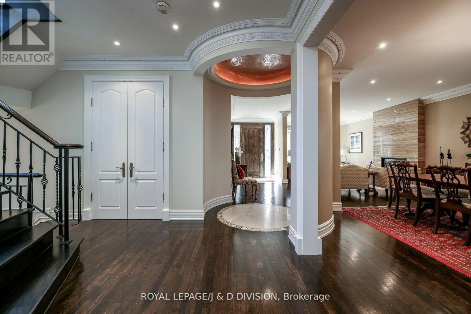 82 MUNRO BOULEVARD