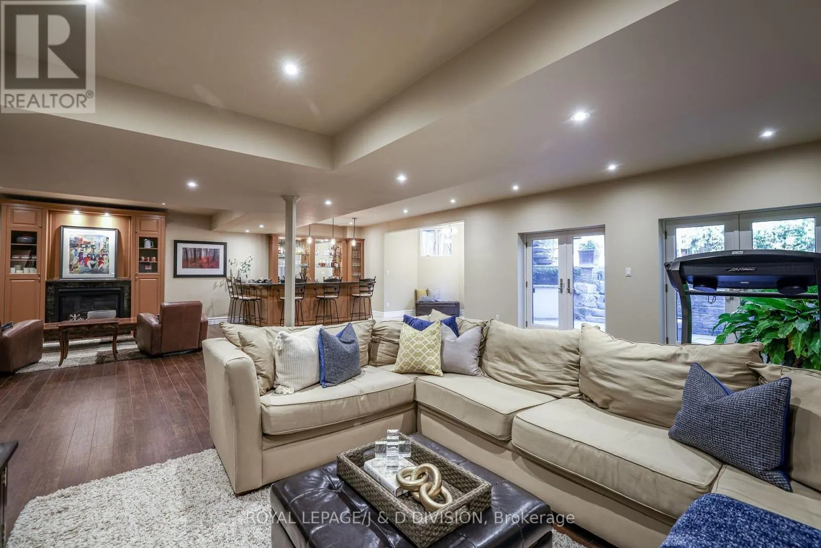 82 MUNRO BOULEVARD