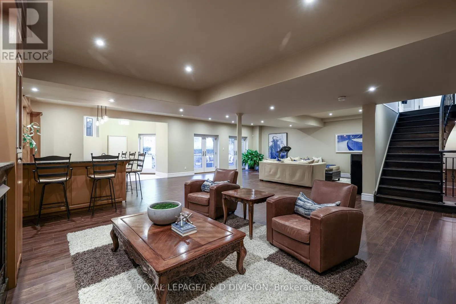 82 MUNRO BOULEVARD