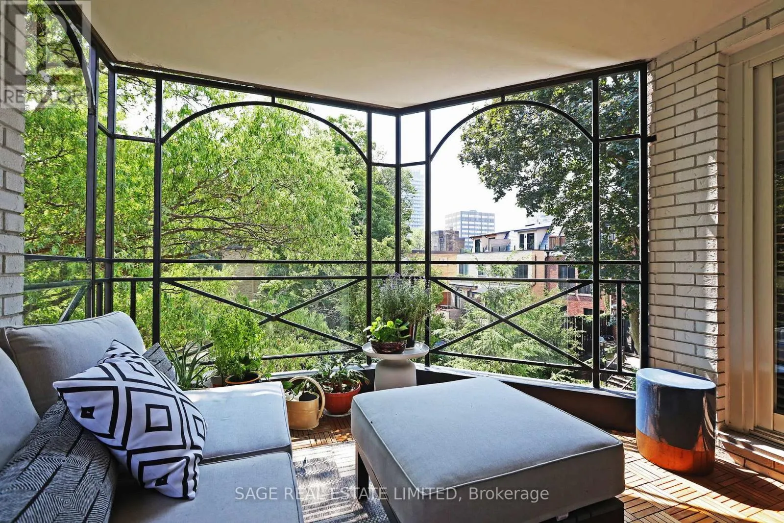 9 - 105 HEATH STREET W