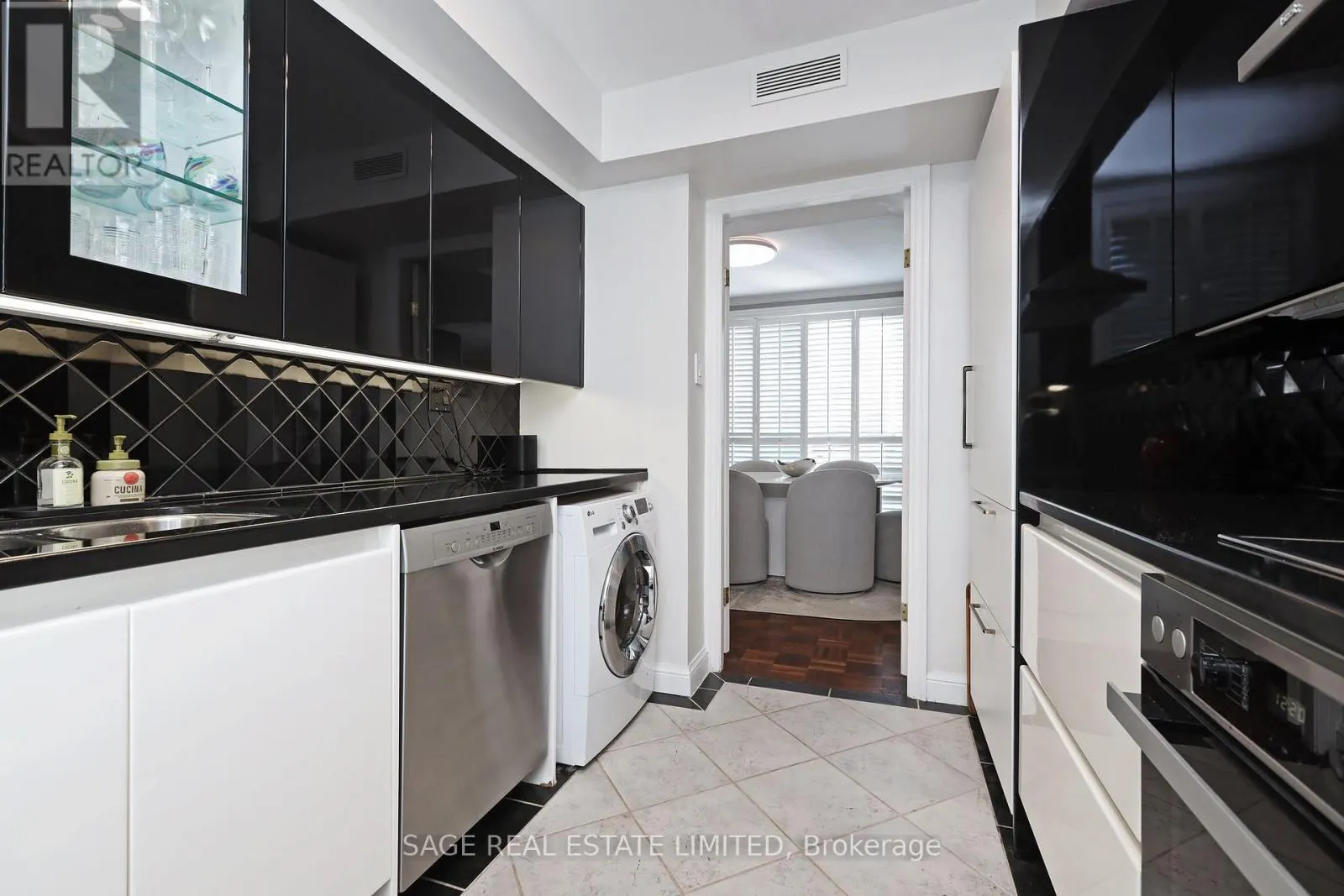9 - 105 HEATH STREET W