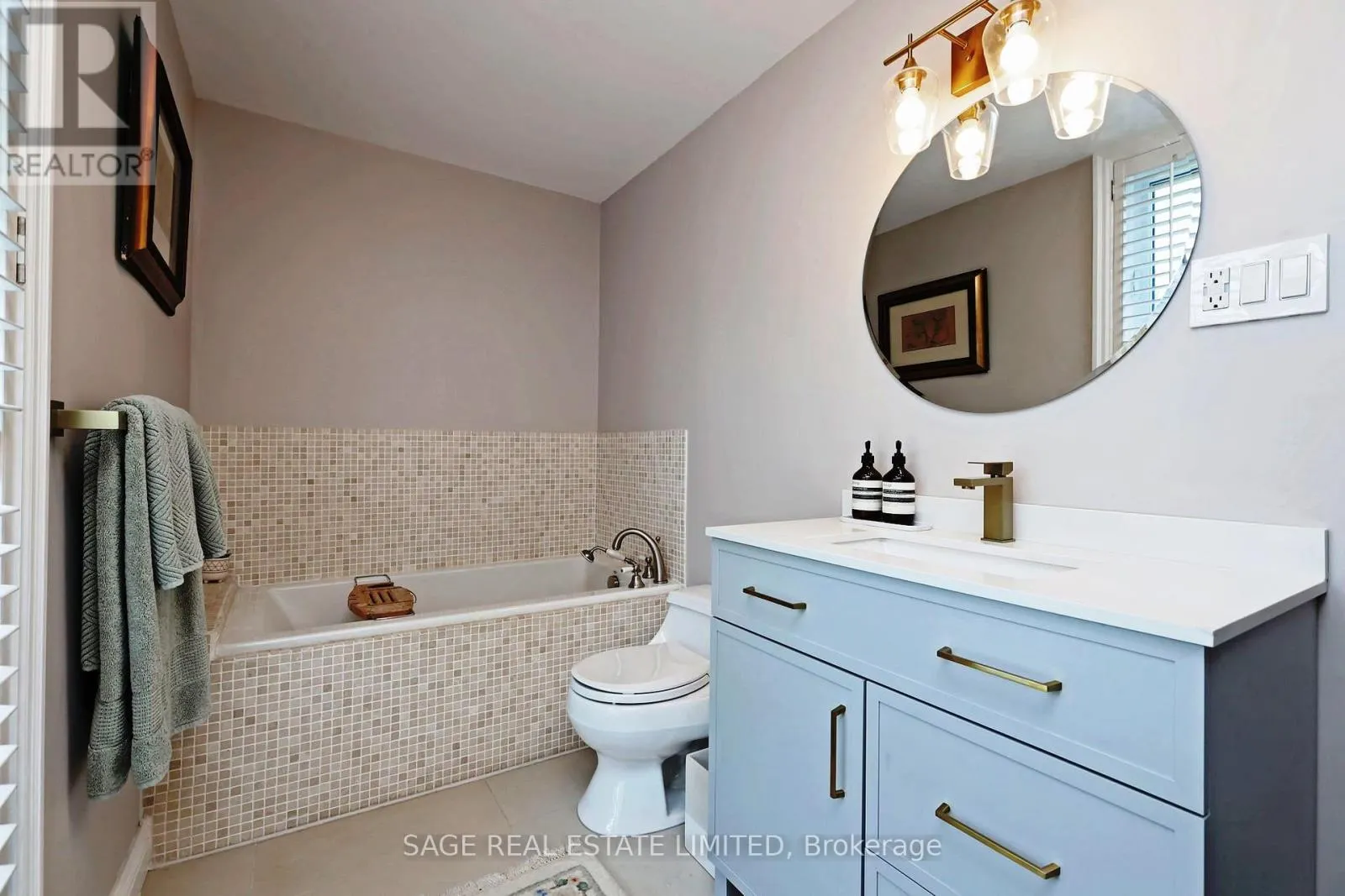 9 - 105 HEATH STREET W