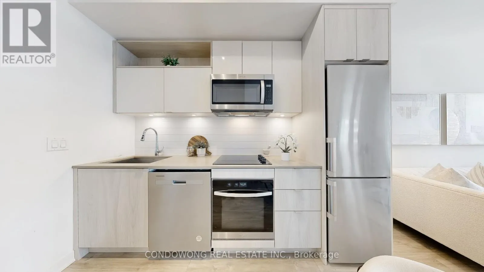 1545 - 135 LOWER SHERBOURNE STREET