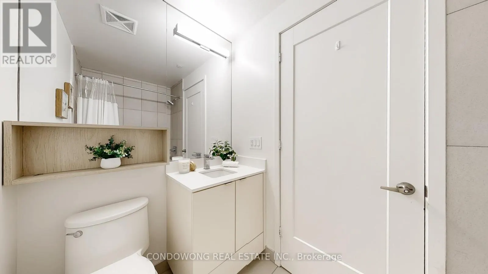 1545 - 135 LOWER SHERBOURNE STREET