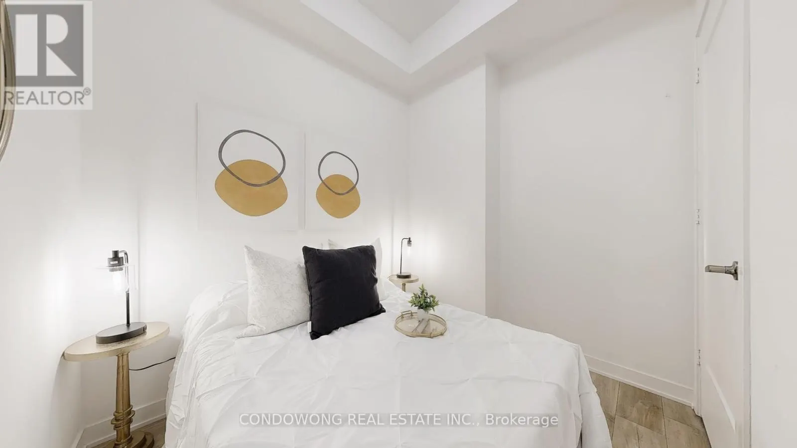 1545 - 135 LOWER SHERBOURNE STREET