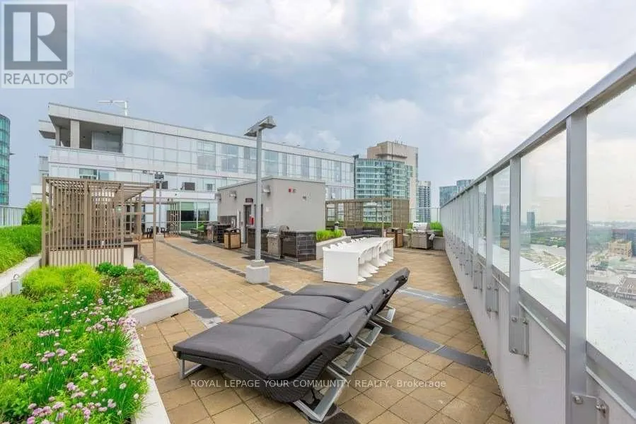 421 - 352 FRONT STREET W