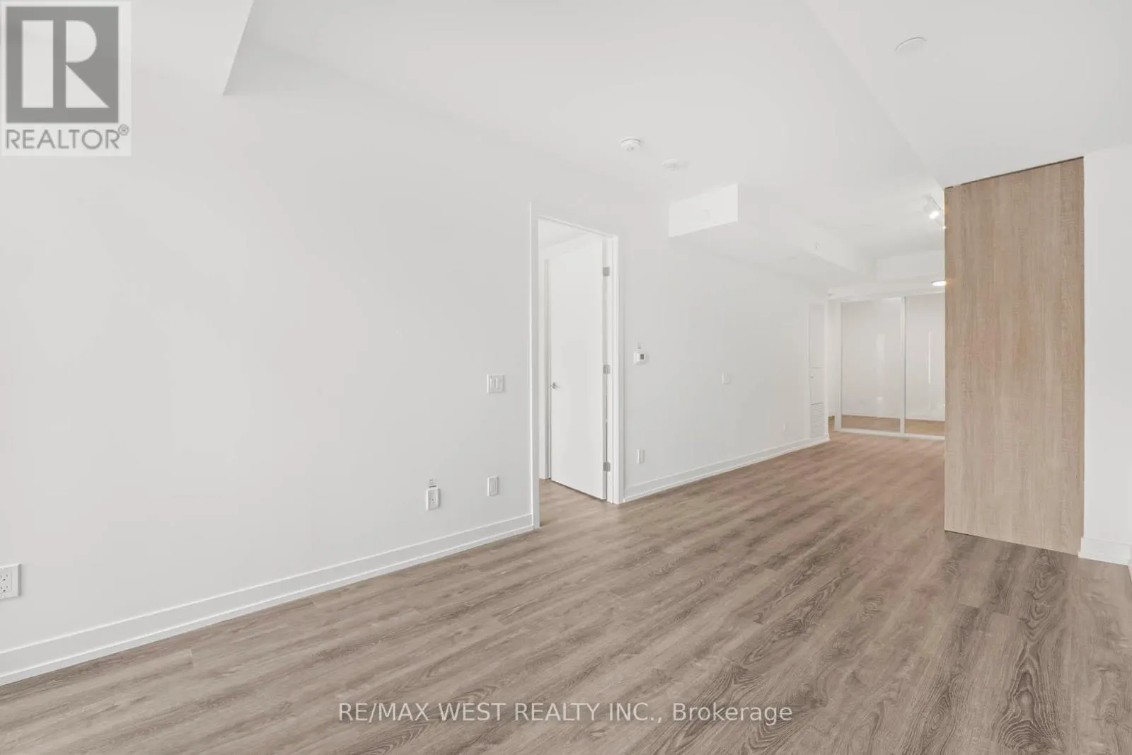 906 - 771 YONGE STREET