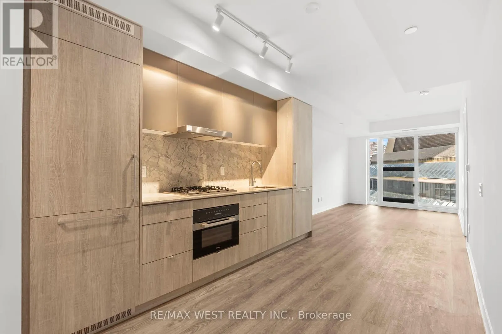 906 - 771 YONGE STREET