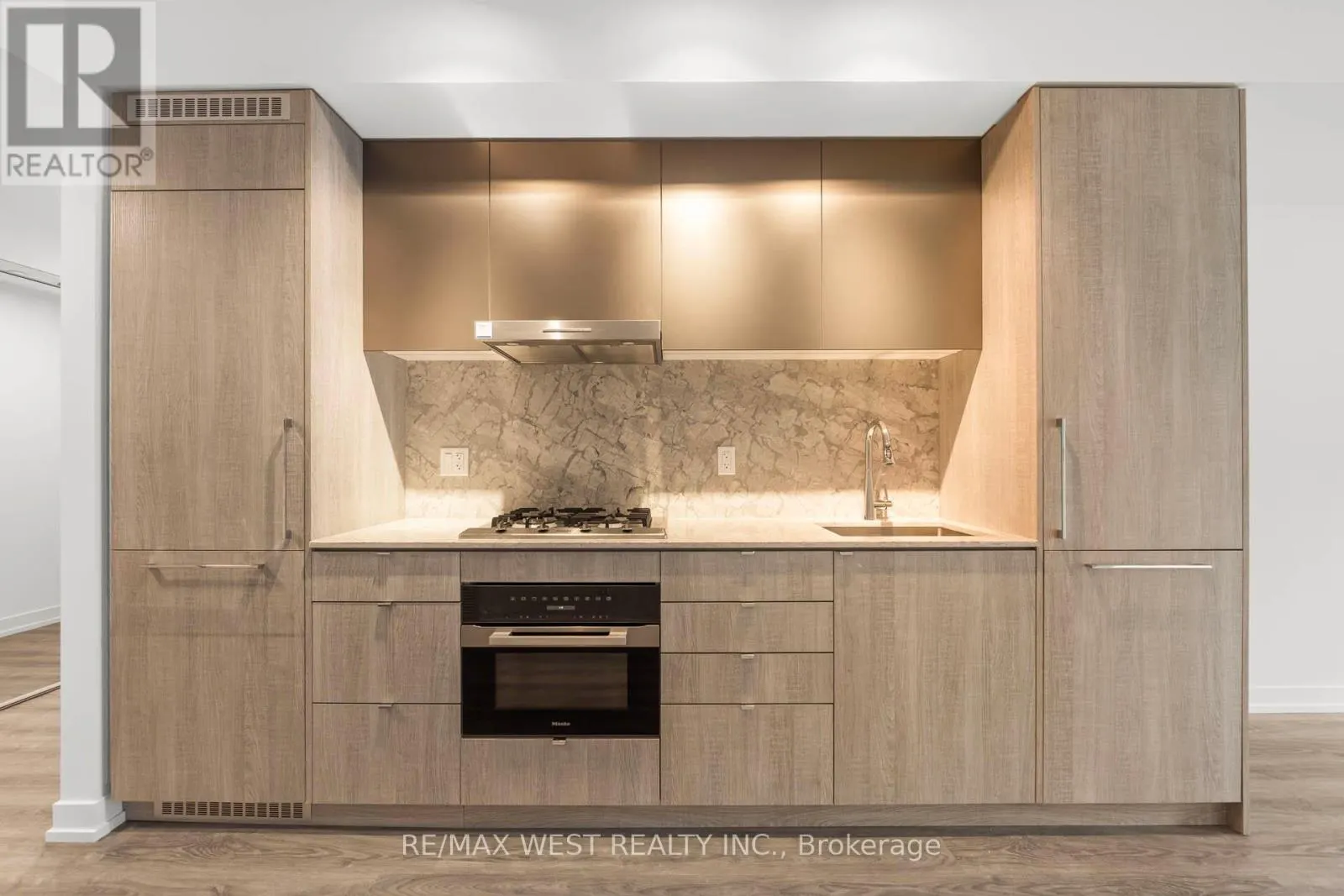 906 - 771 YONGE STREET