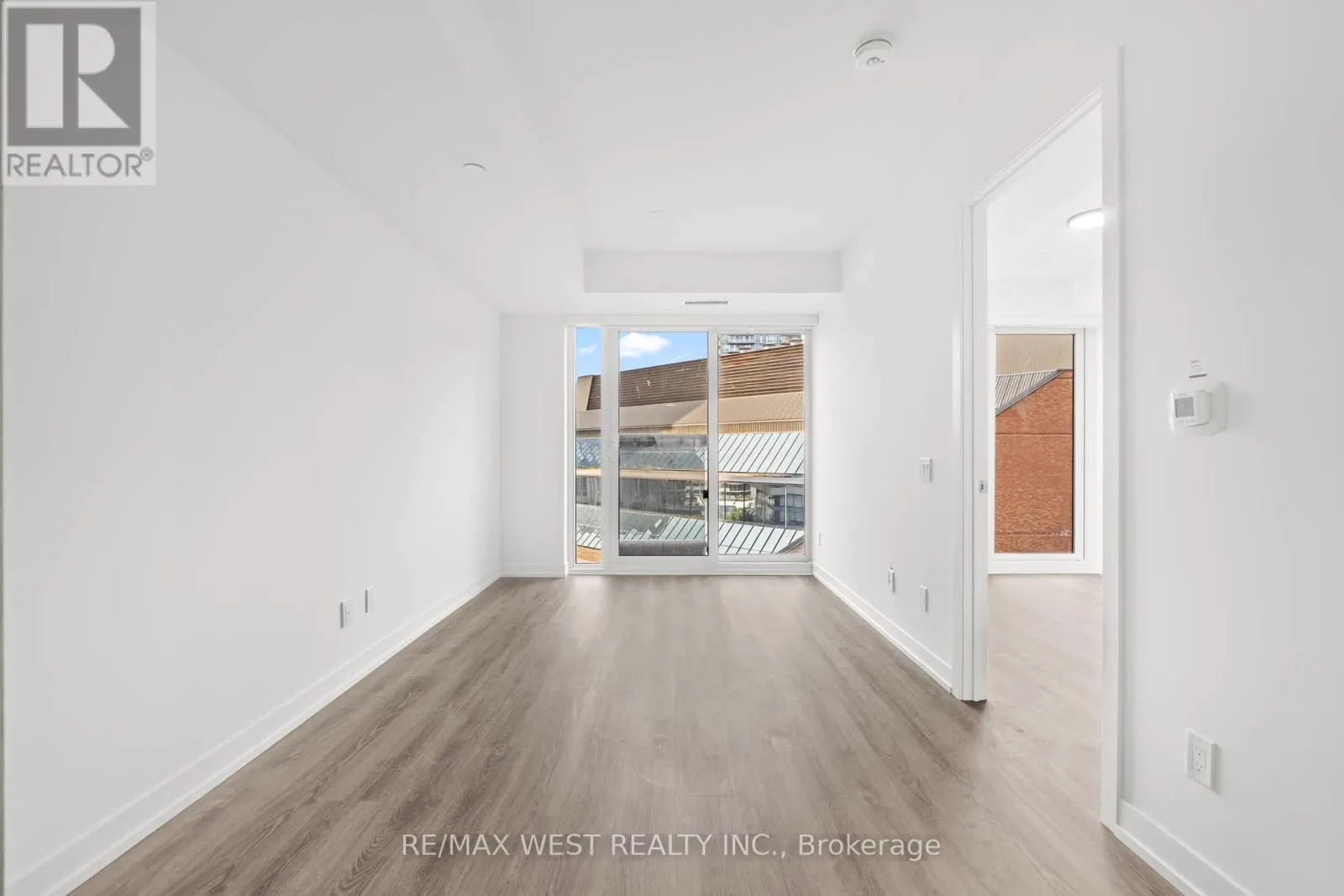 906 - 771 YONGE STREET