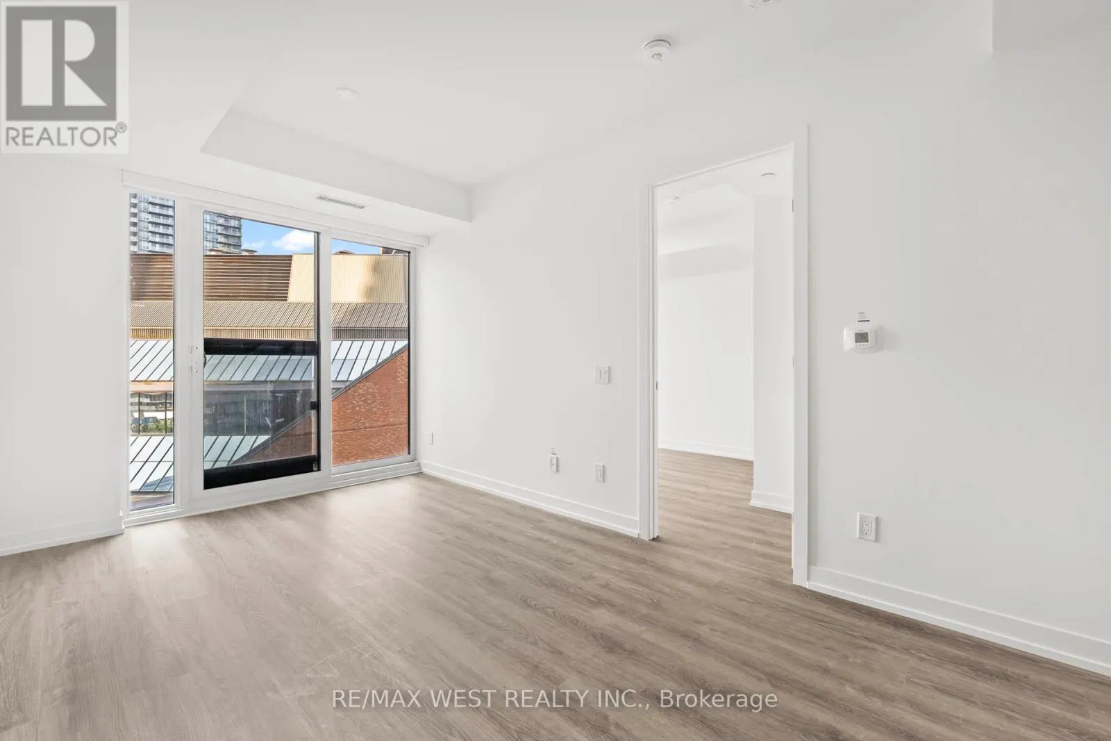 906 - 771 YONGE STREET