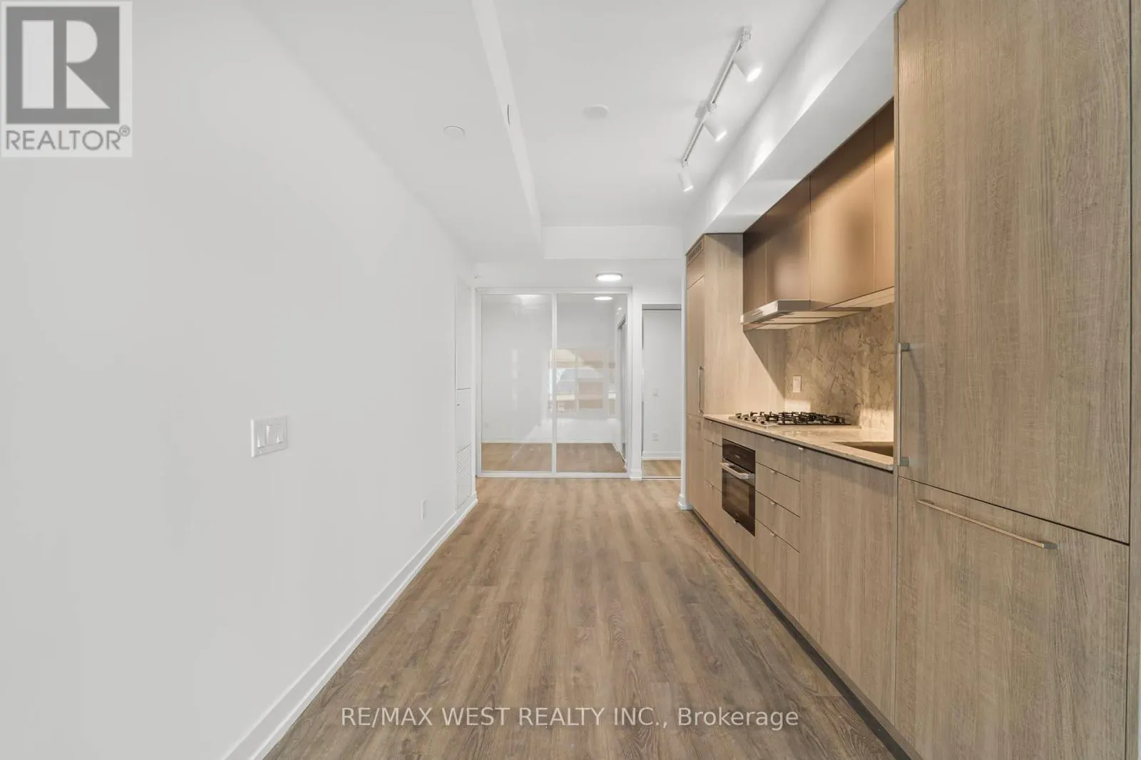 906 - 771 YONGE STREET