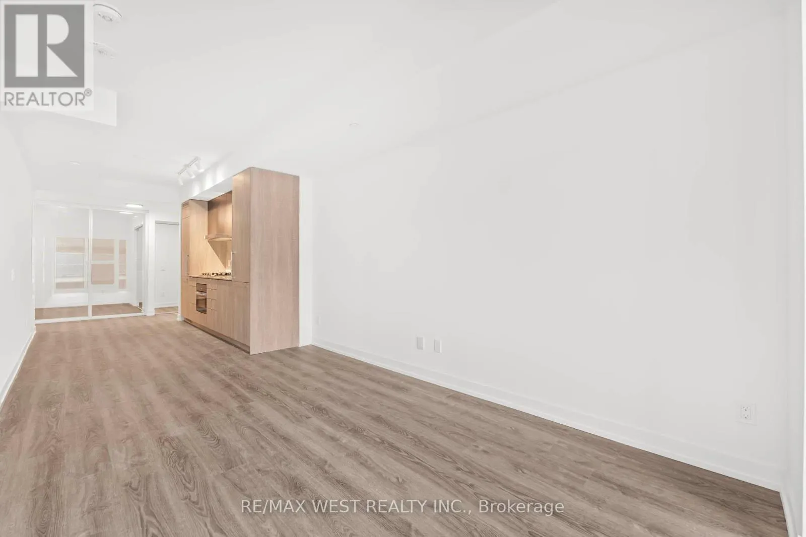 906 - 771 YONGE STREET