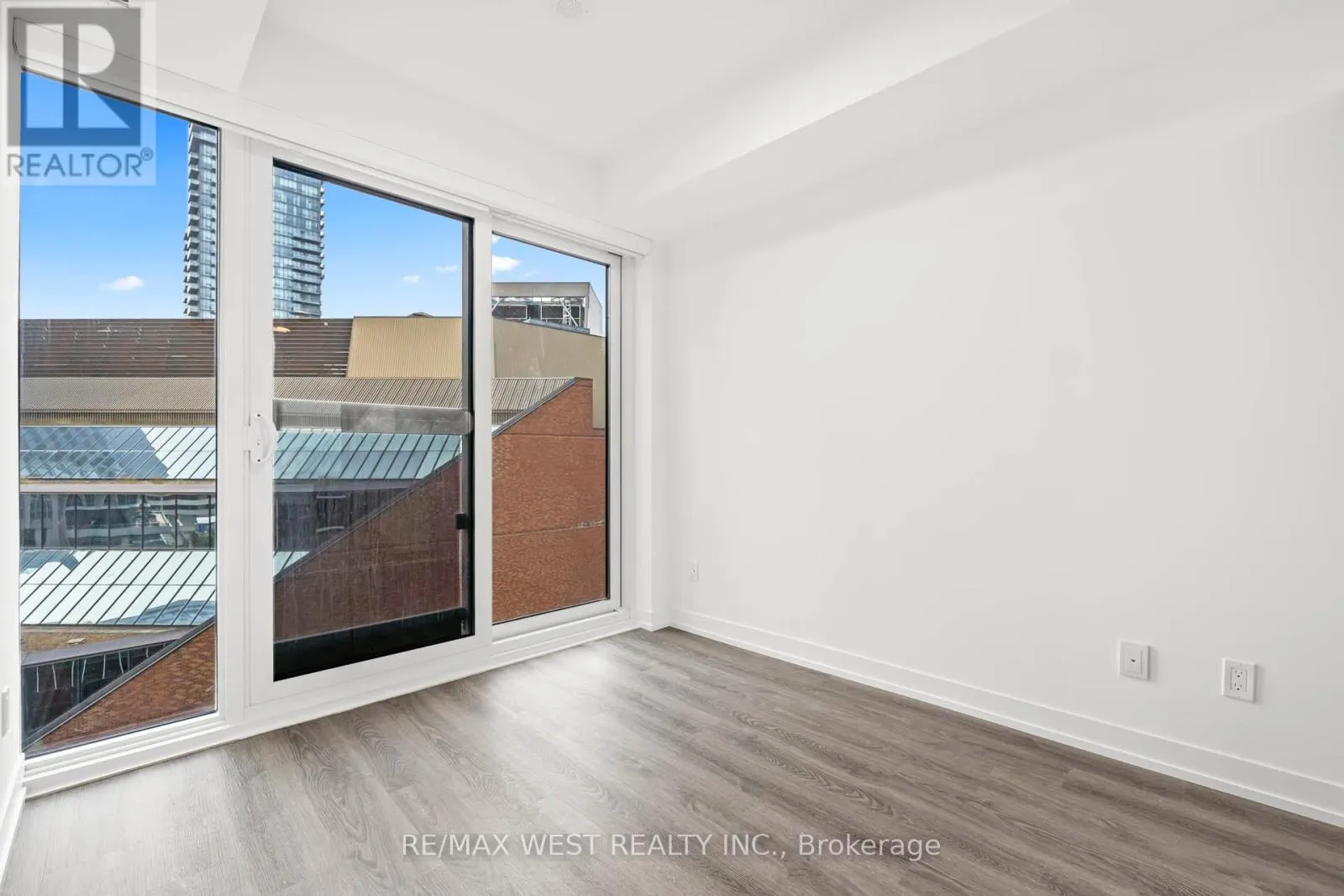 906 - 771 YONGE STREET
