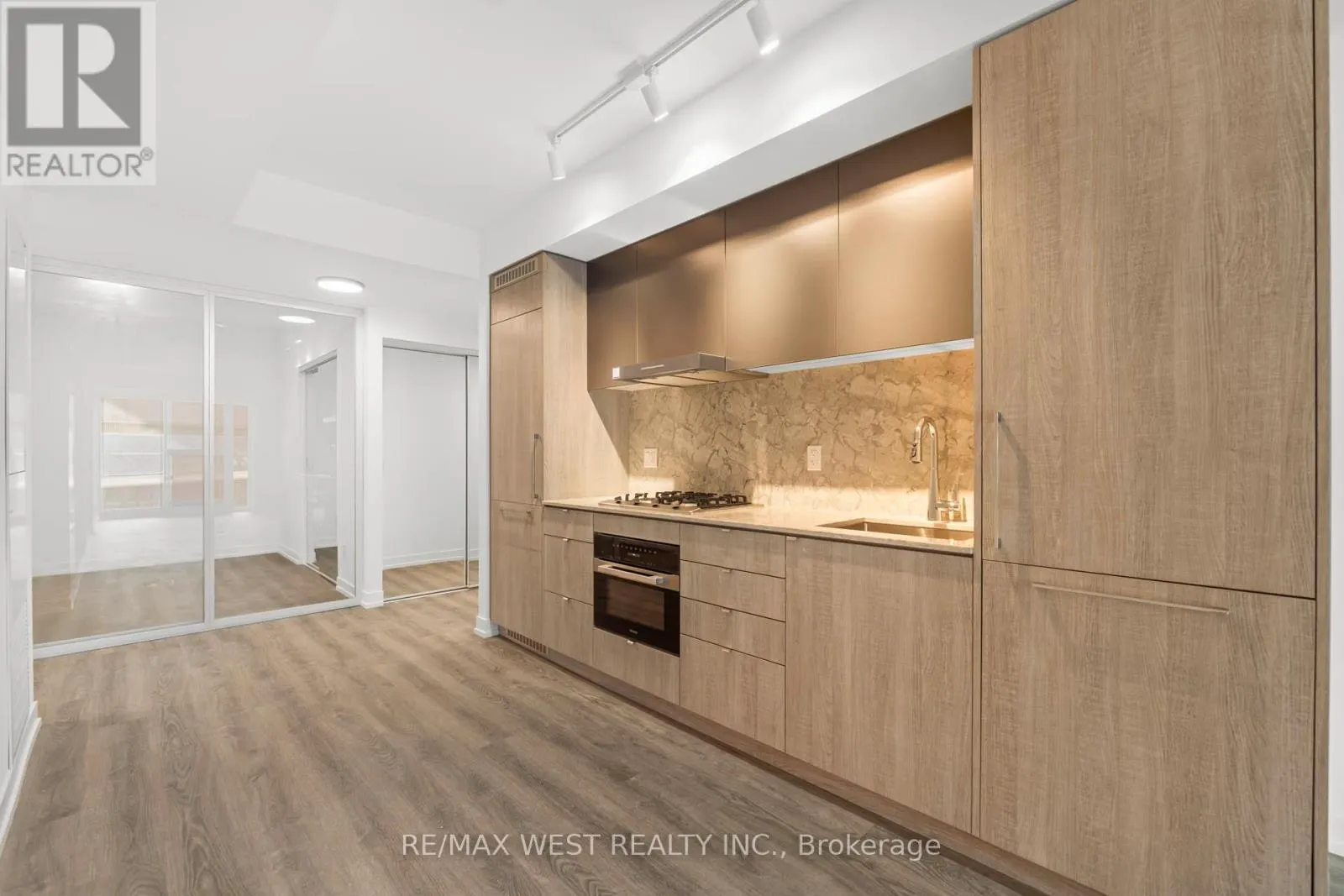 906 - 771 YONGE STREET