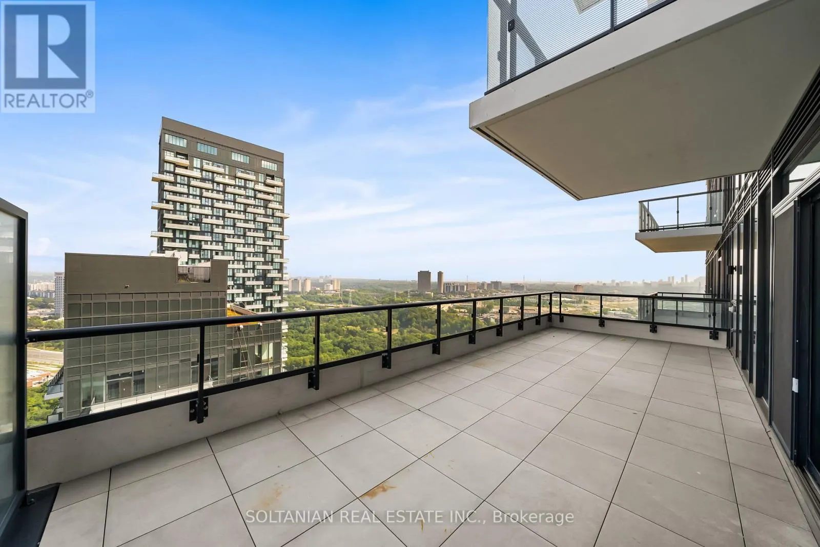 3204 - 10 INN ON THE PARK DRIVE