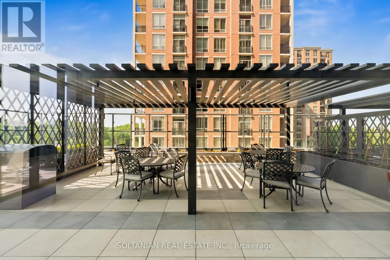 3204 - 10 INN ON THE PARK DRIVE