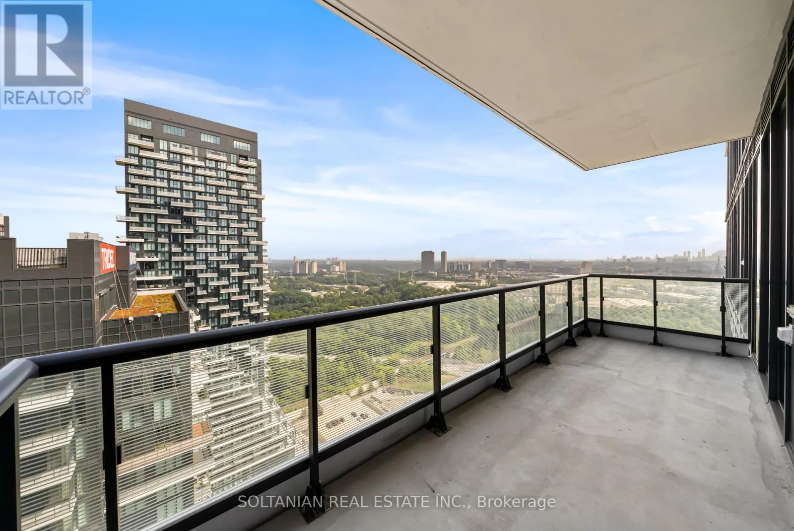 3204 - 10 INN ON THE PARK DRIVE