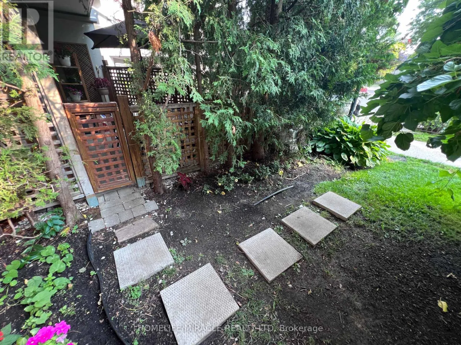 105 - 5 SHADY GOLFWAY