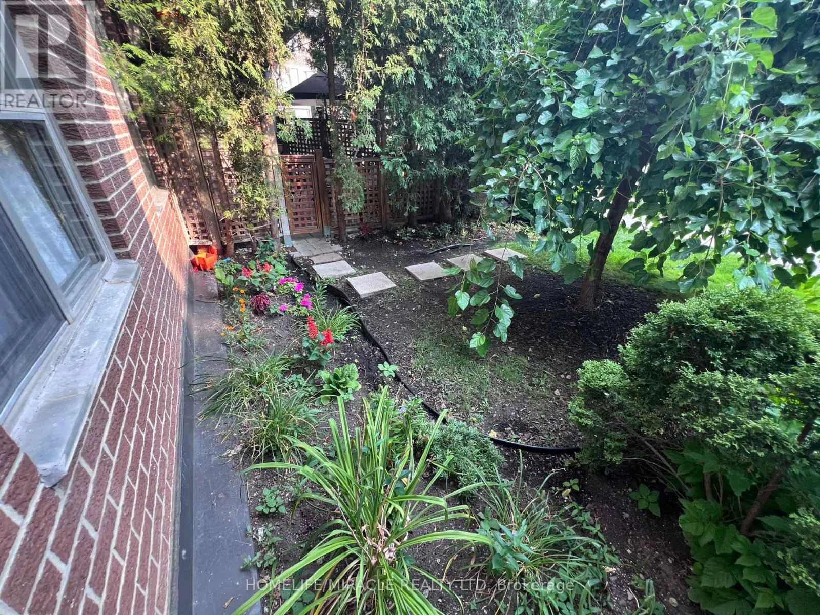 105 - 5 SHADY GOLFWAY