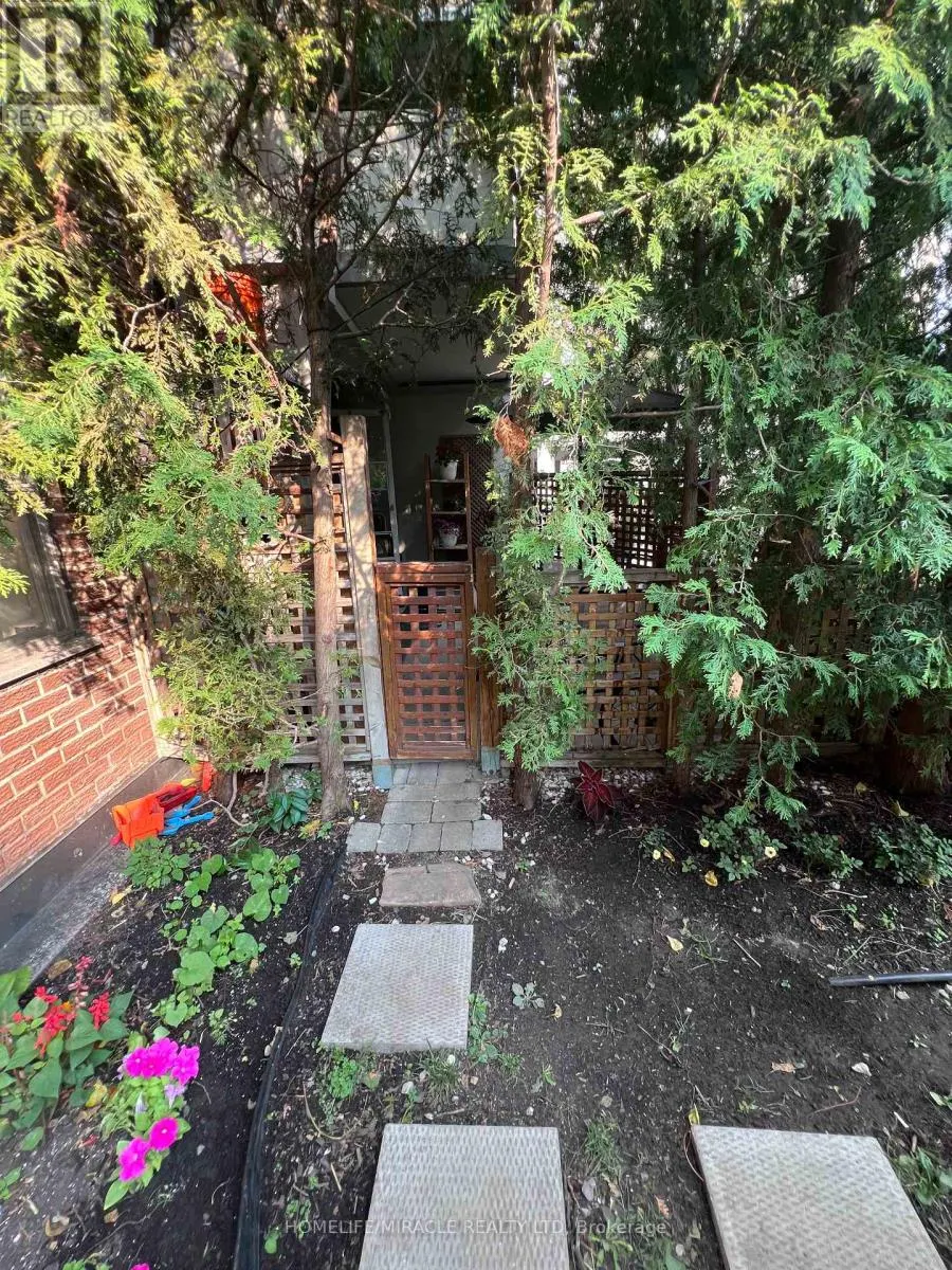 105 - 5 SHADY GOLFWAY