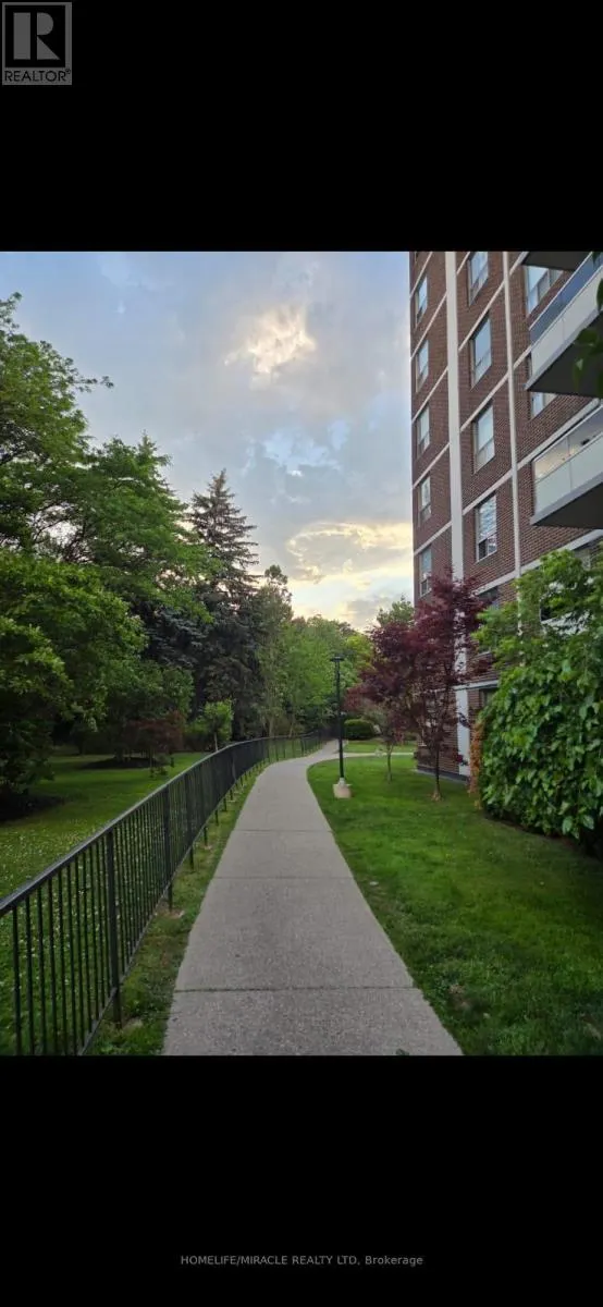 105 - 5 SHADY GOLFWAY