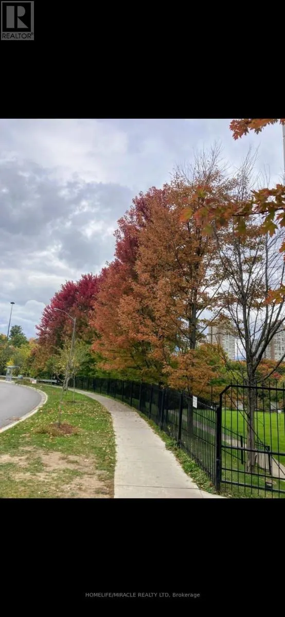 105 - 5 SHADY GOLFWAY