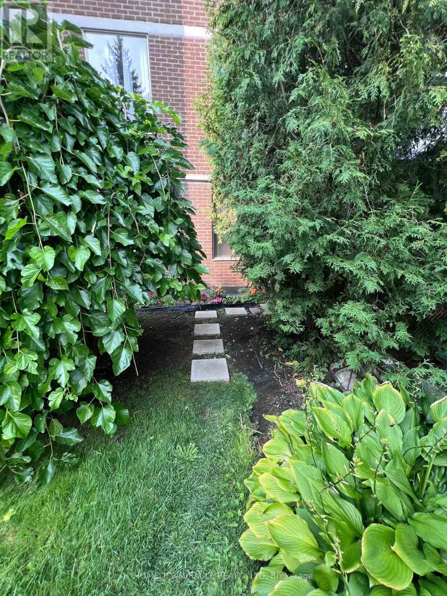105 - 5 SHADY GOLFWAY