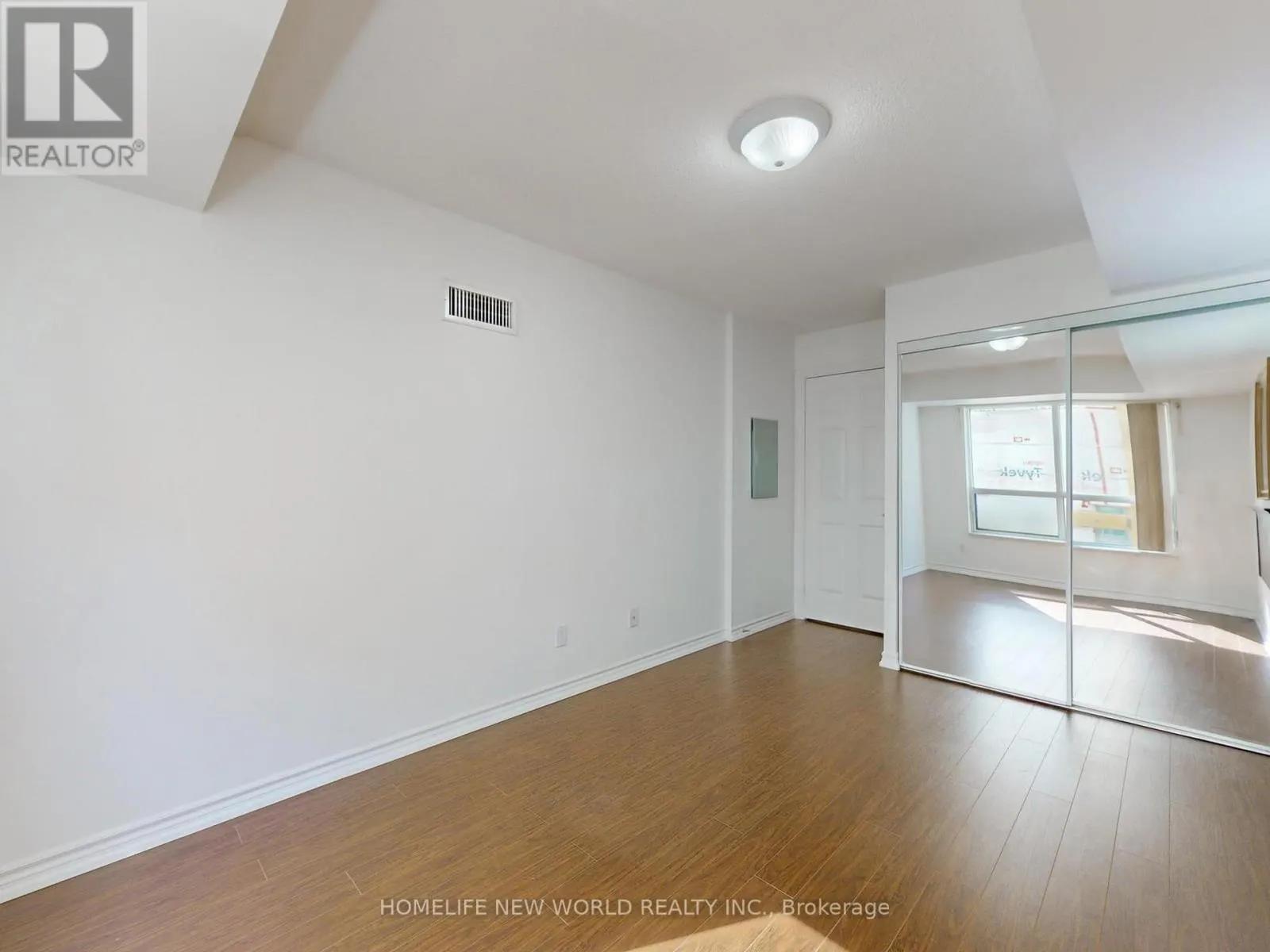 303 - 168 SIMCOE STREET