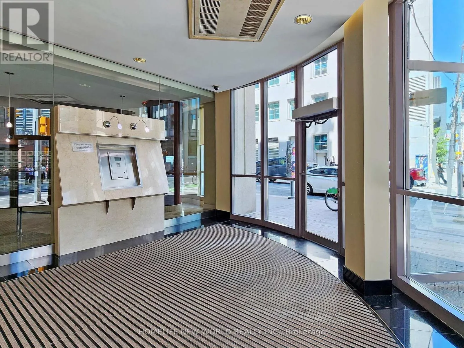 303 - 168 SIMCOE STREET