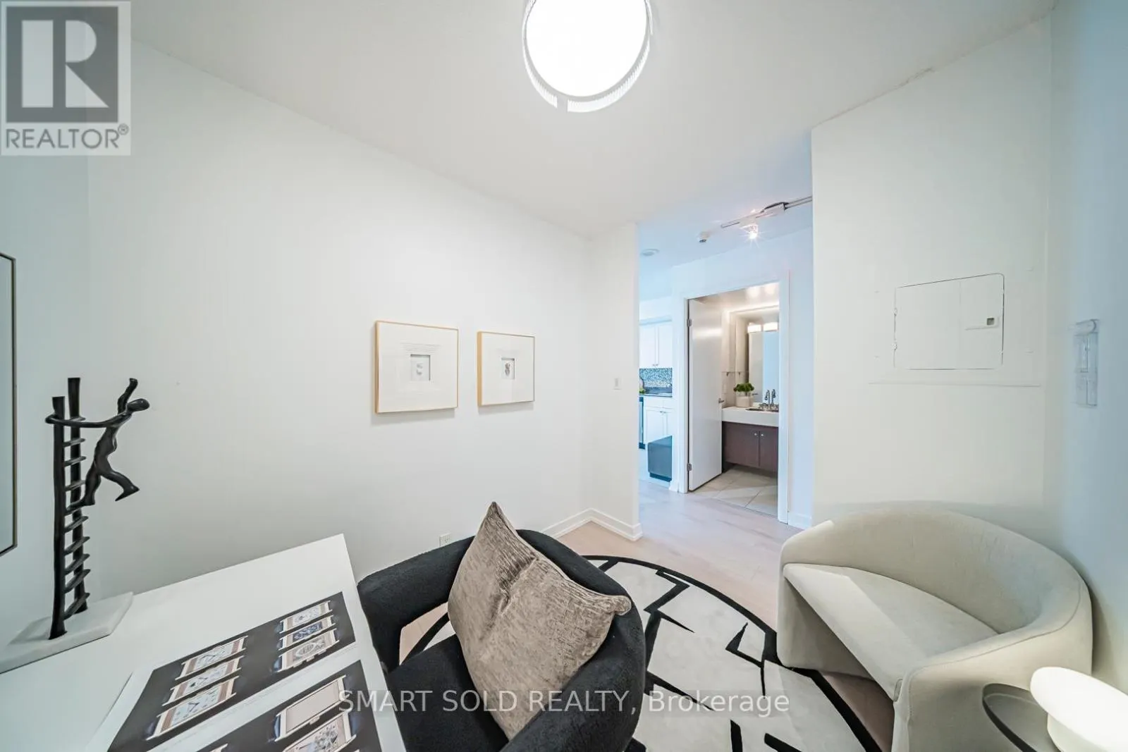 2710 - 81 NAVY WHARF COURT