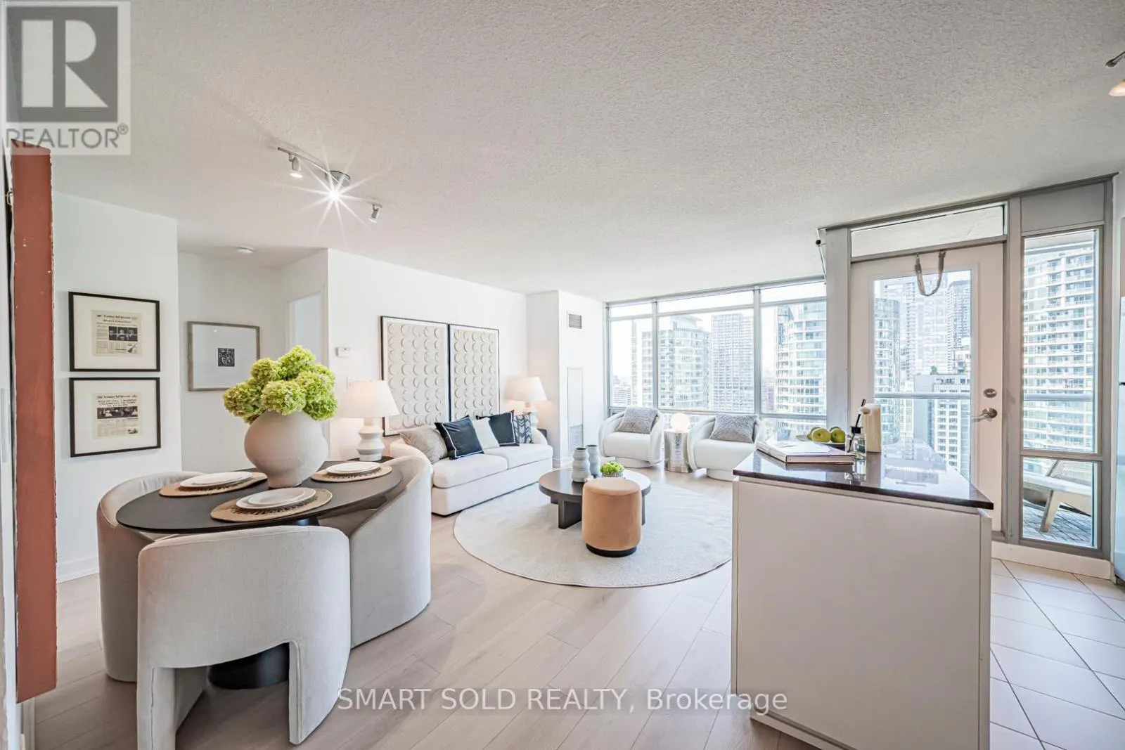 2710 - 81 NAVY WHARF COURT