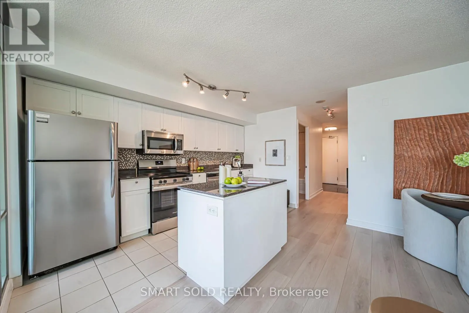 2710 - 81 NAVY WHARF COURT