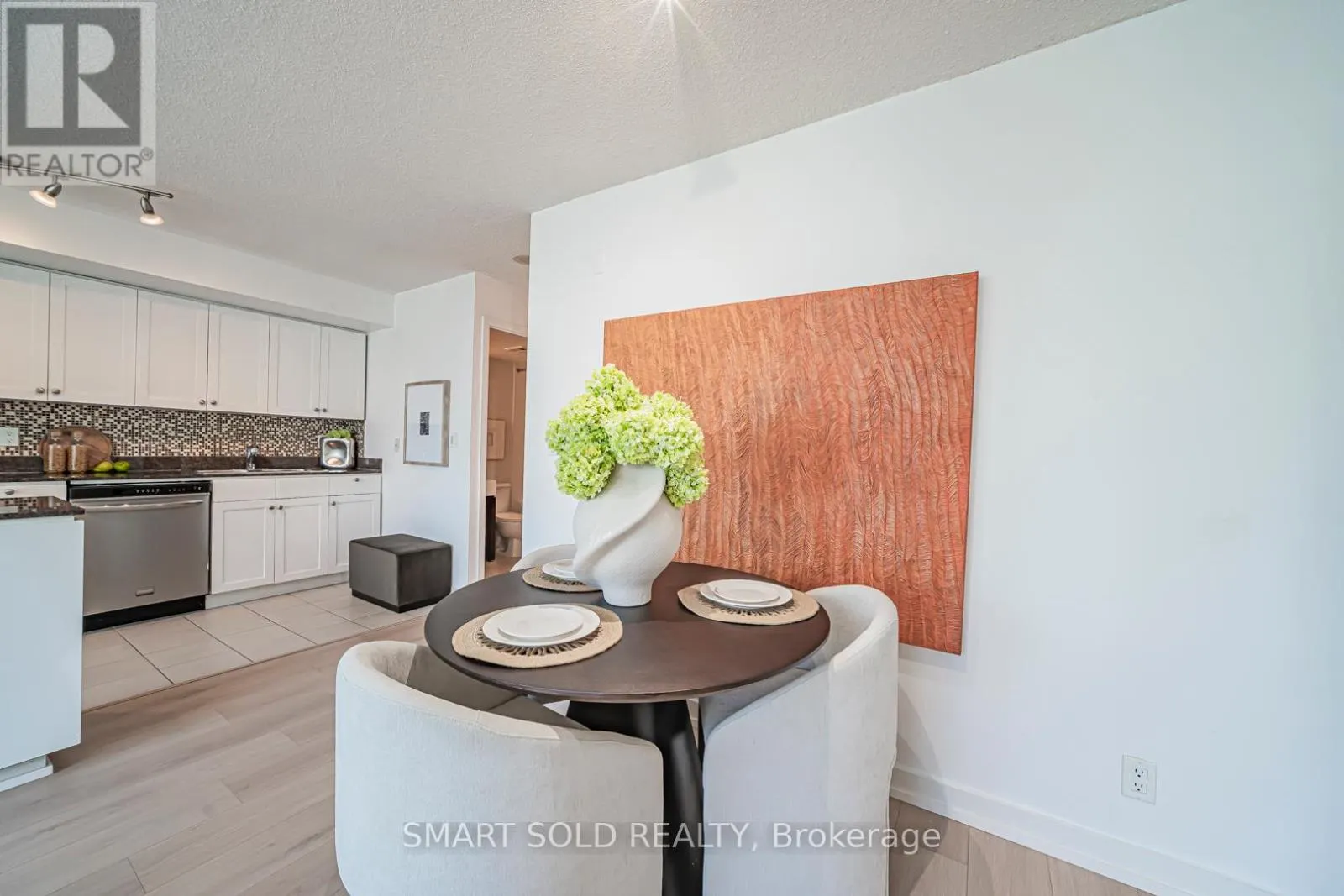 2710 - 81 NAVY WHARF COURT