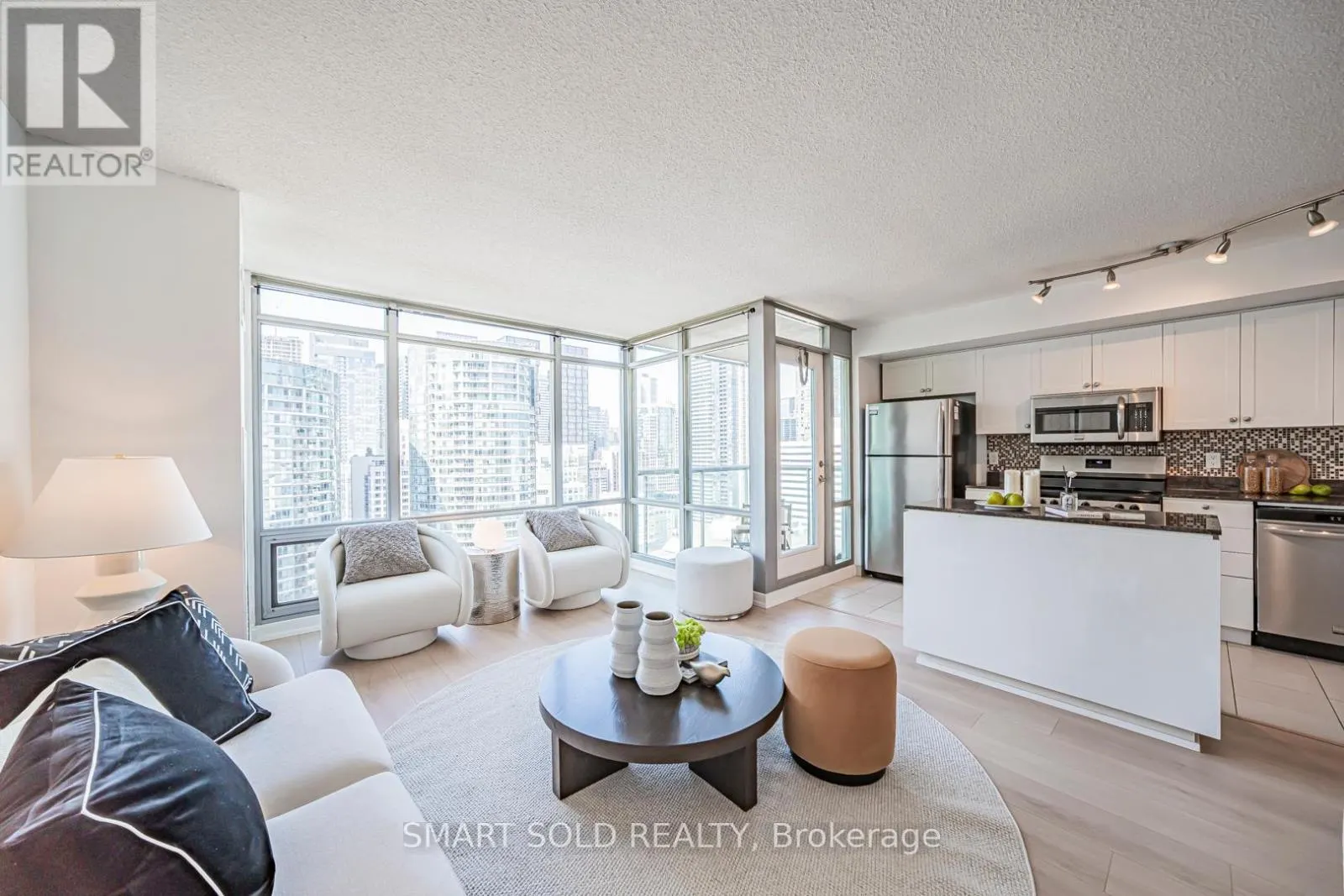 2710 - 81 NAVY WHARF COURT