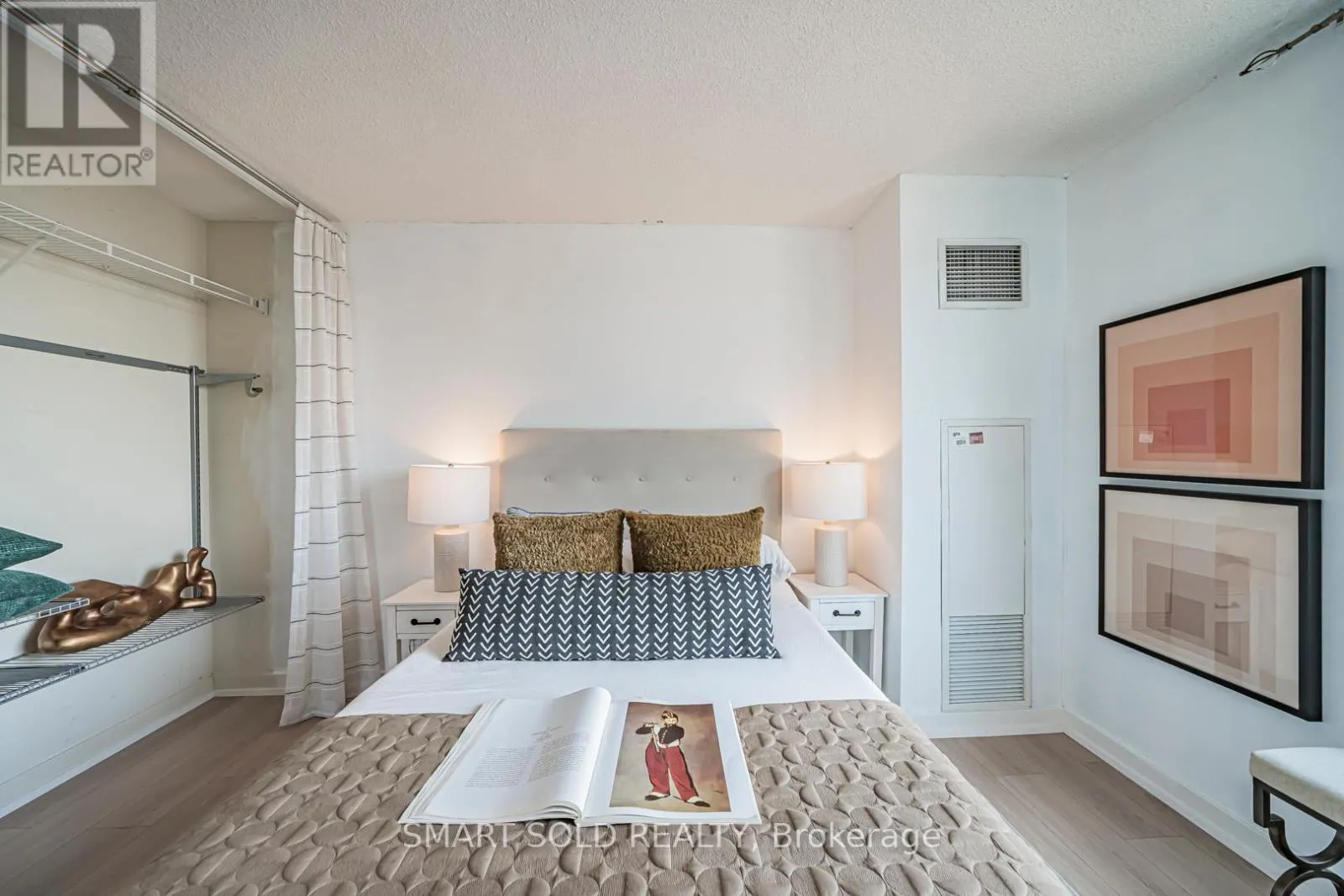 2710 - 81 NAVY WHARF COURT