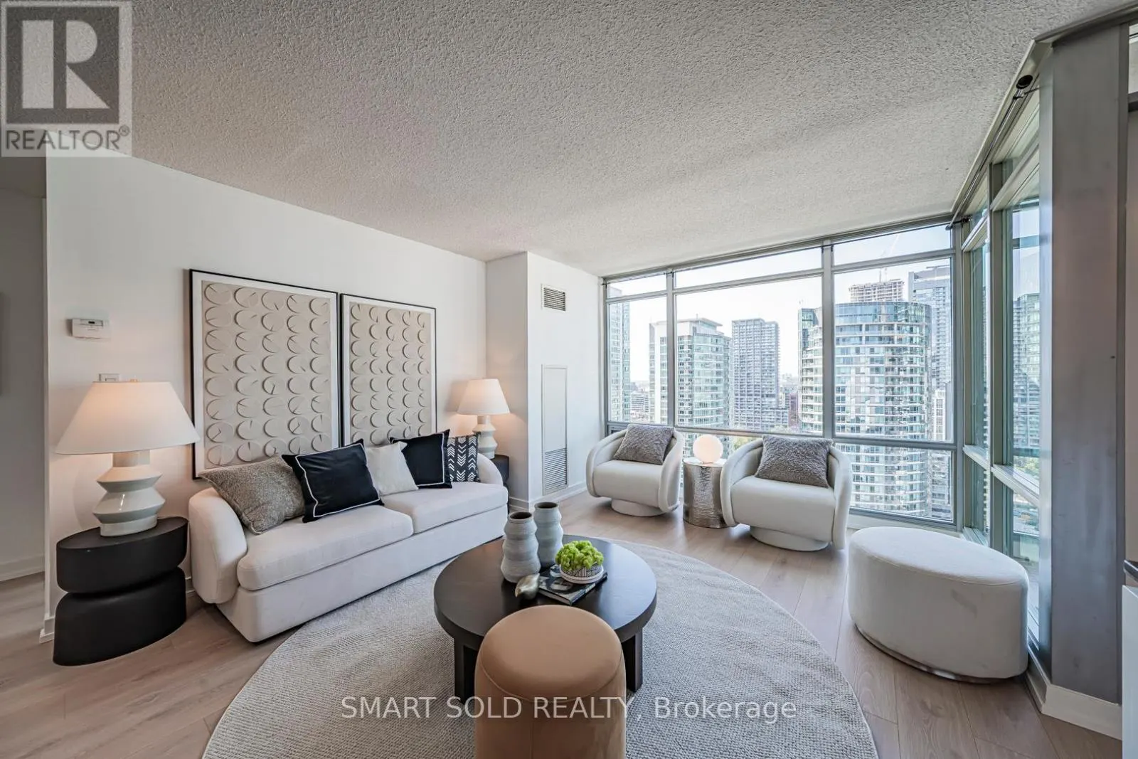 2710 - 81 NAVY WHARF COURT