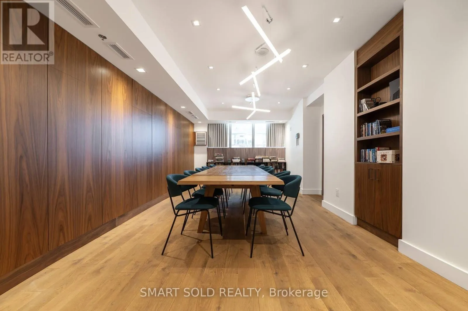 2710 - 81 NAVY WHARF COURT