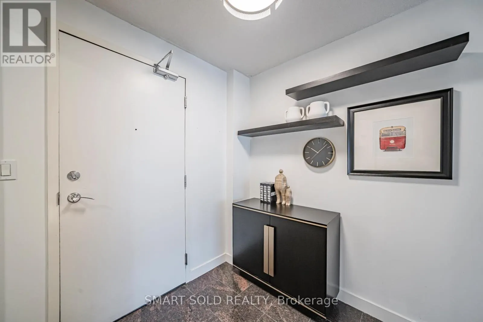 2710 - 81 NAVY WHARF COURT