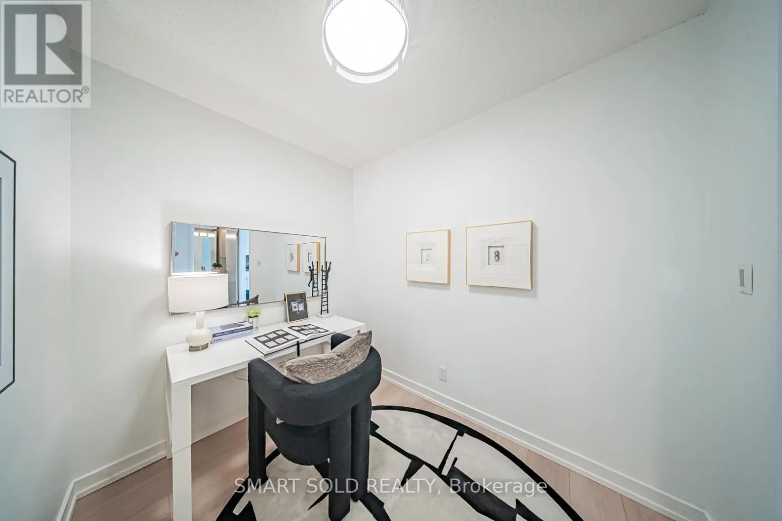 2710 - 81 NAVY WHARF COURT
