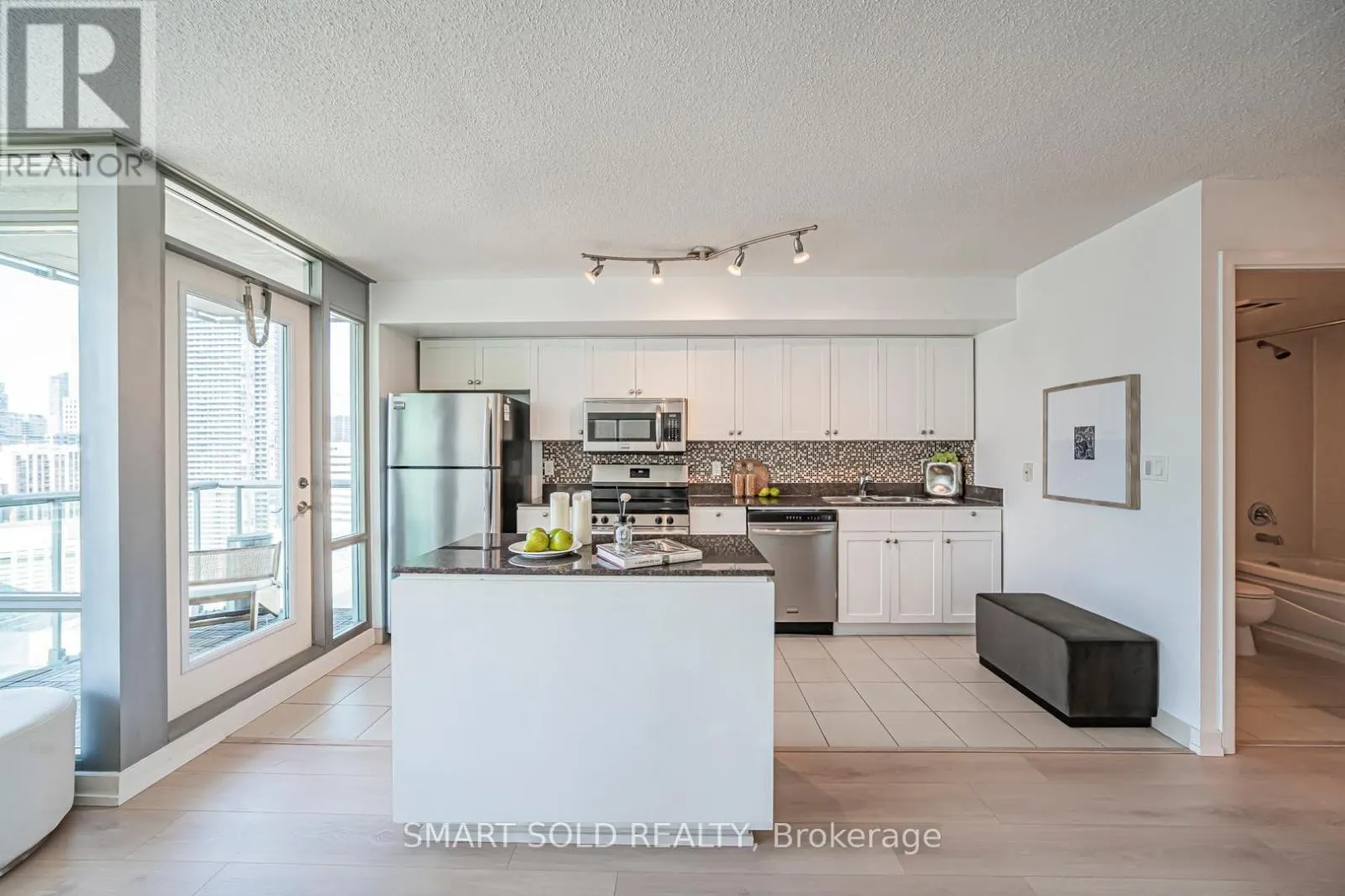 2710 - 81 NAVY WHARF COURT