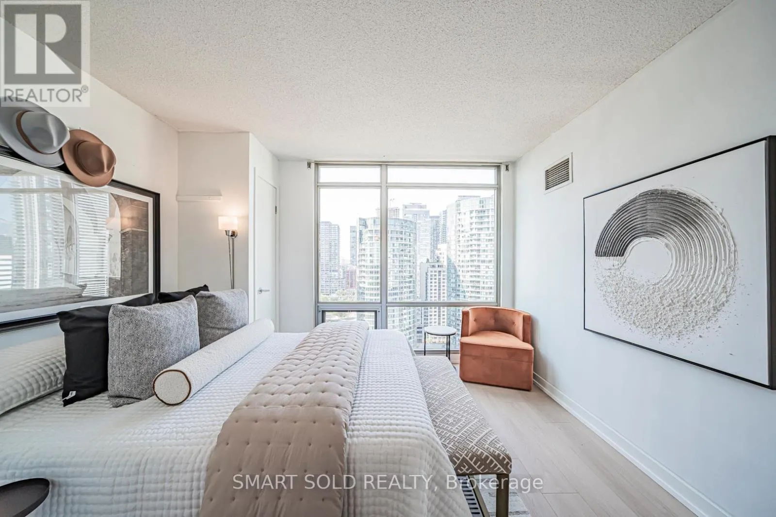 2710 - 81 NAVY WHARF COURT