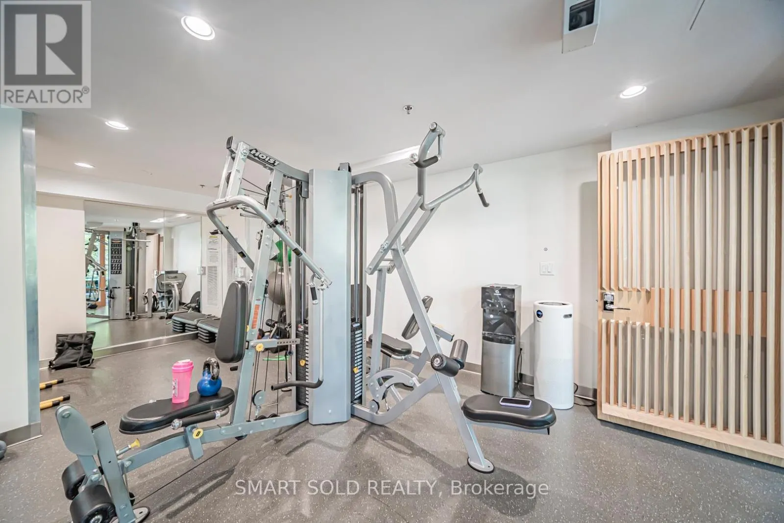 2710 - 81 NAVY WHARF COURT