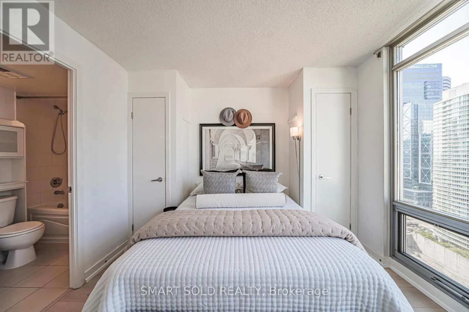 2710 - 81 NAVY WHARF COURT