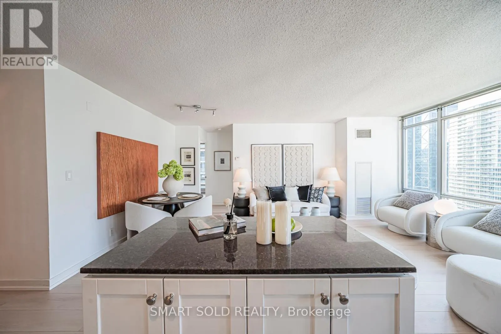 2710 - 81 NAVY WHARF COURT