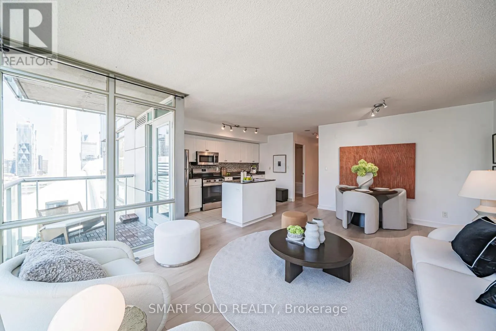 2710 - 81 NAVY WHARF COURT
