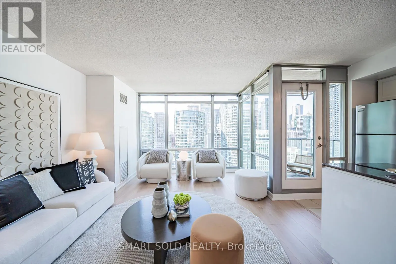 2710 - 81 NAVY WHARF COURT